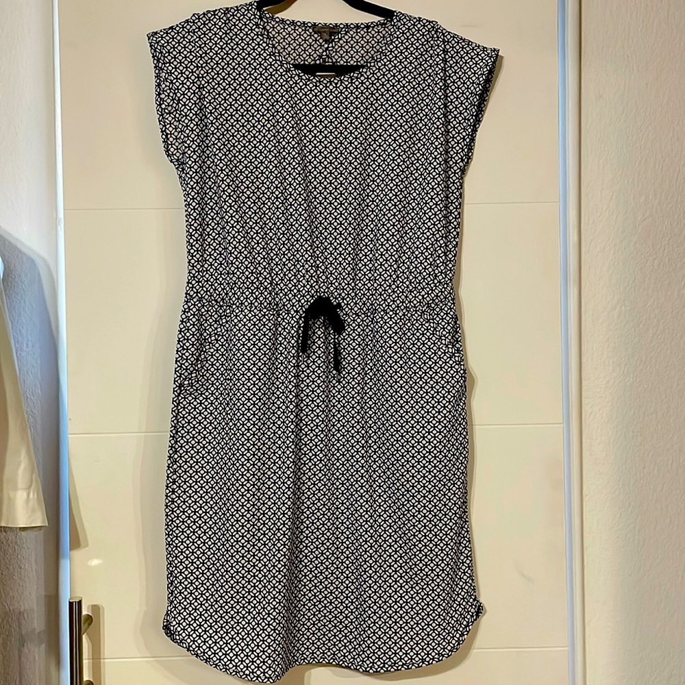 Talbots Lightweight Stretch Keyhole Back Dress, size Mp, Navy Blue/White stripes